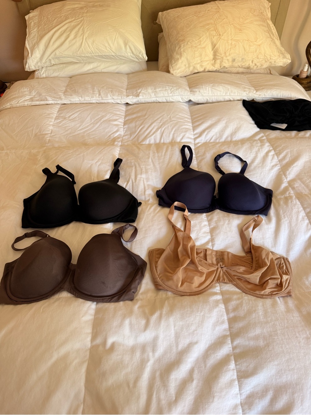 Bundle of 4 36DDD bras Wacoal and Naked in Black, Navy, mauve & Nude $360 +value